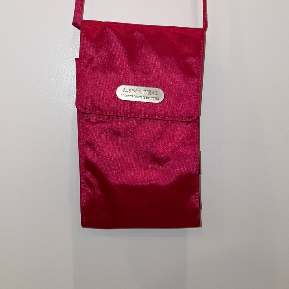 Party night here this beautiful cross body small pink purse limited lindos Paris